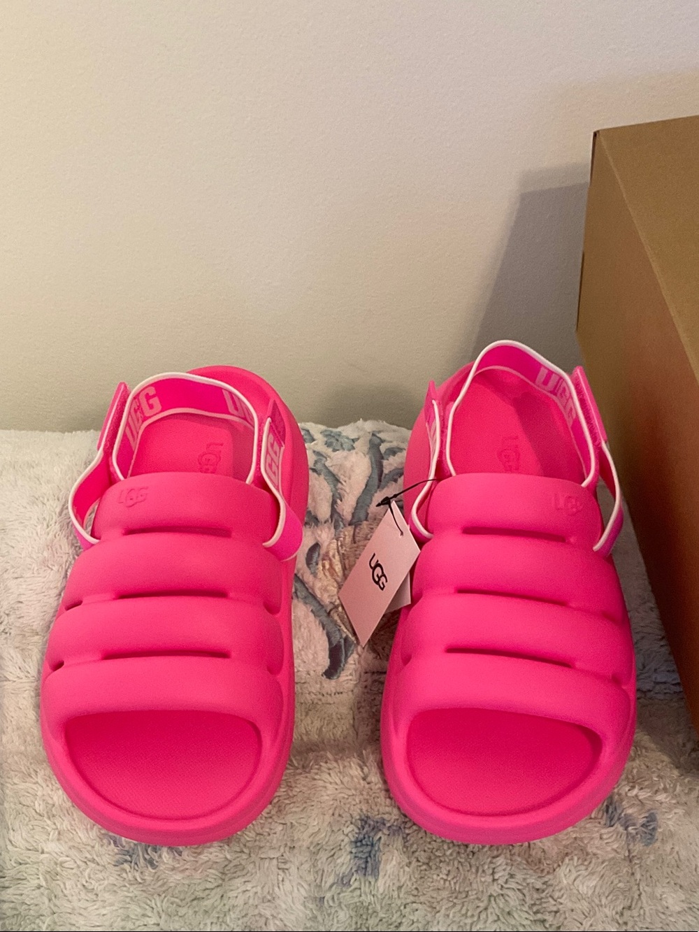 Ugg sport Yeah sandals